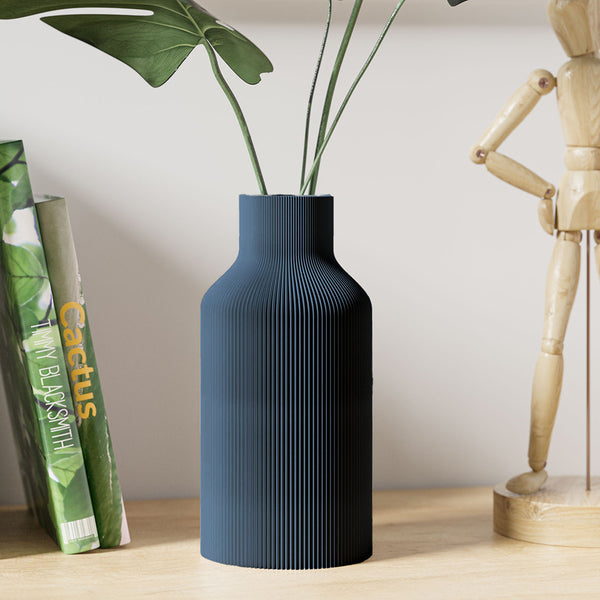 dennismaass – Vase »Flasche« Navy Blue